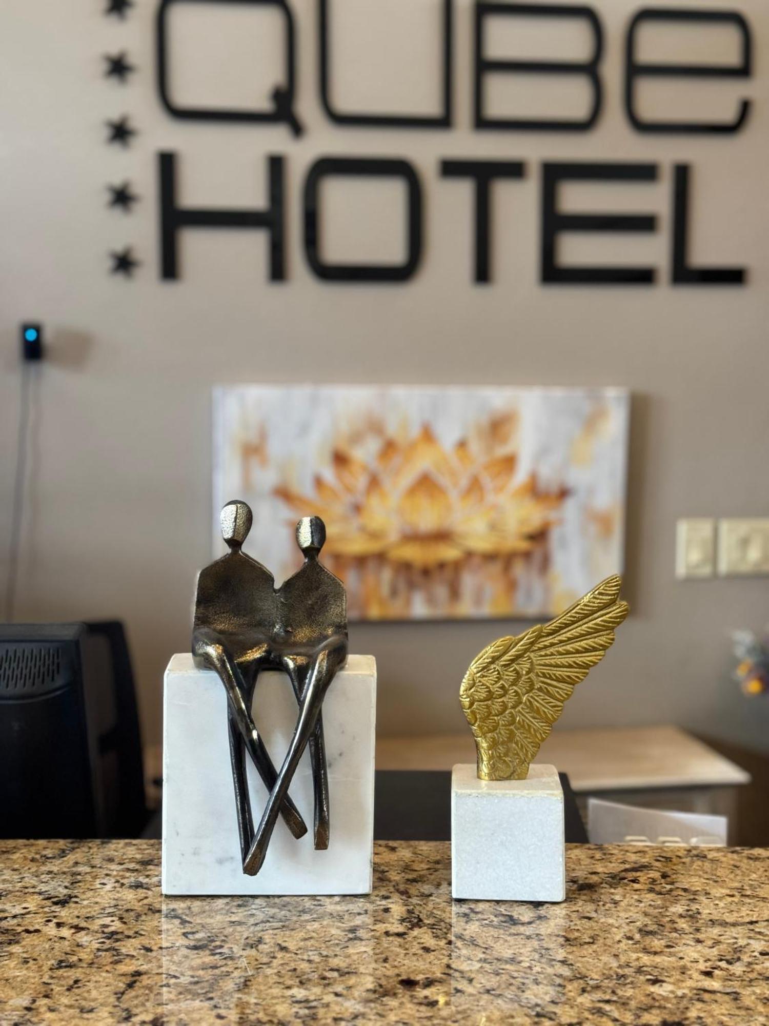 Qube Hotel - Polk City Extérieur photo