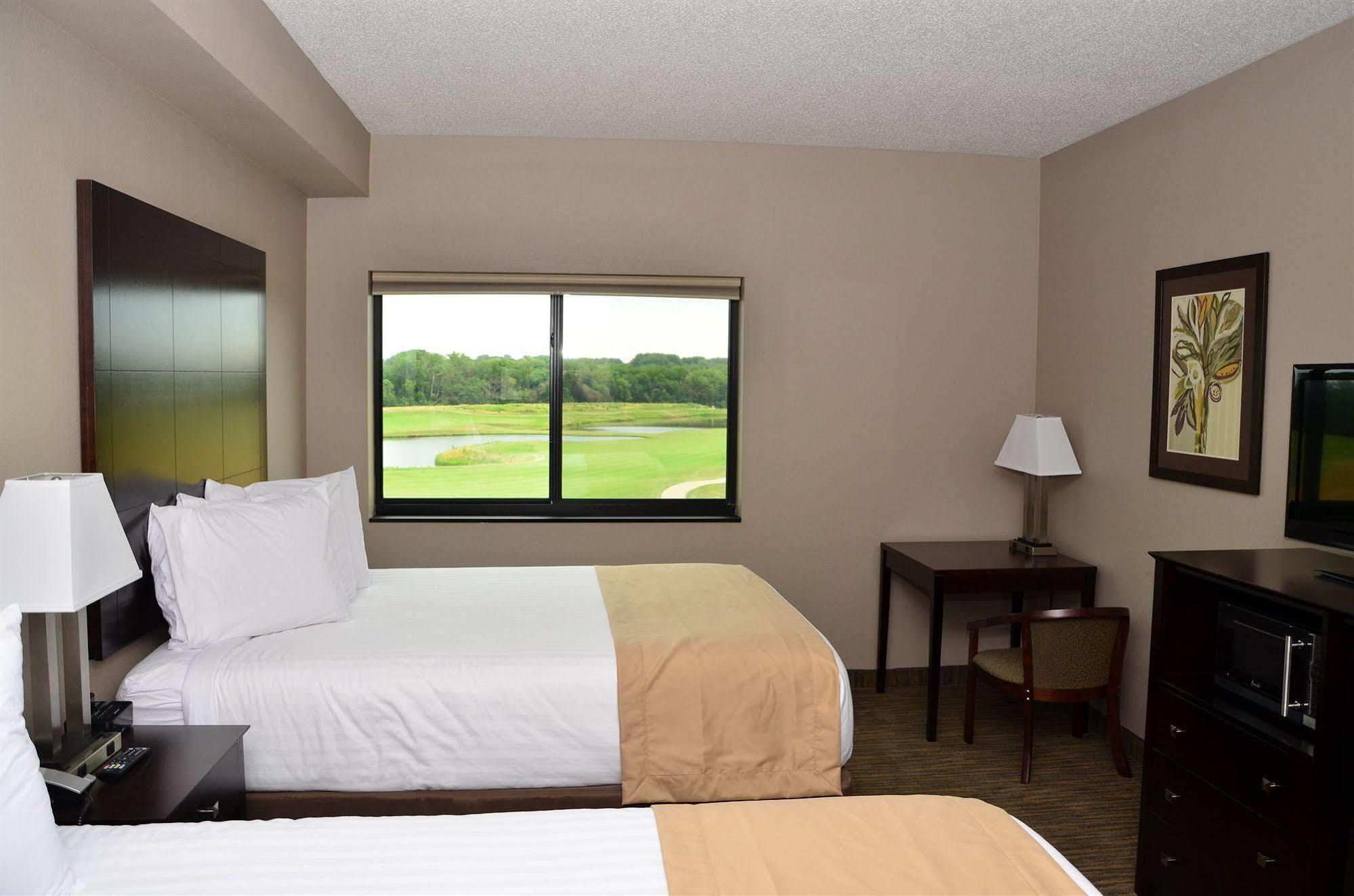 Qube Hotel - Polk City Extérieur photo
