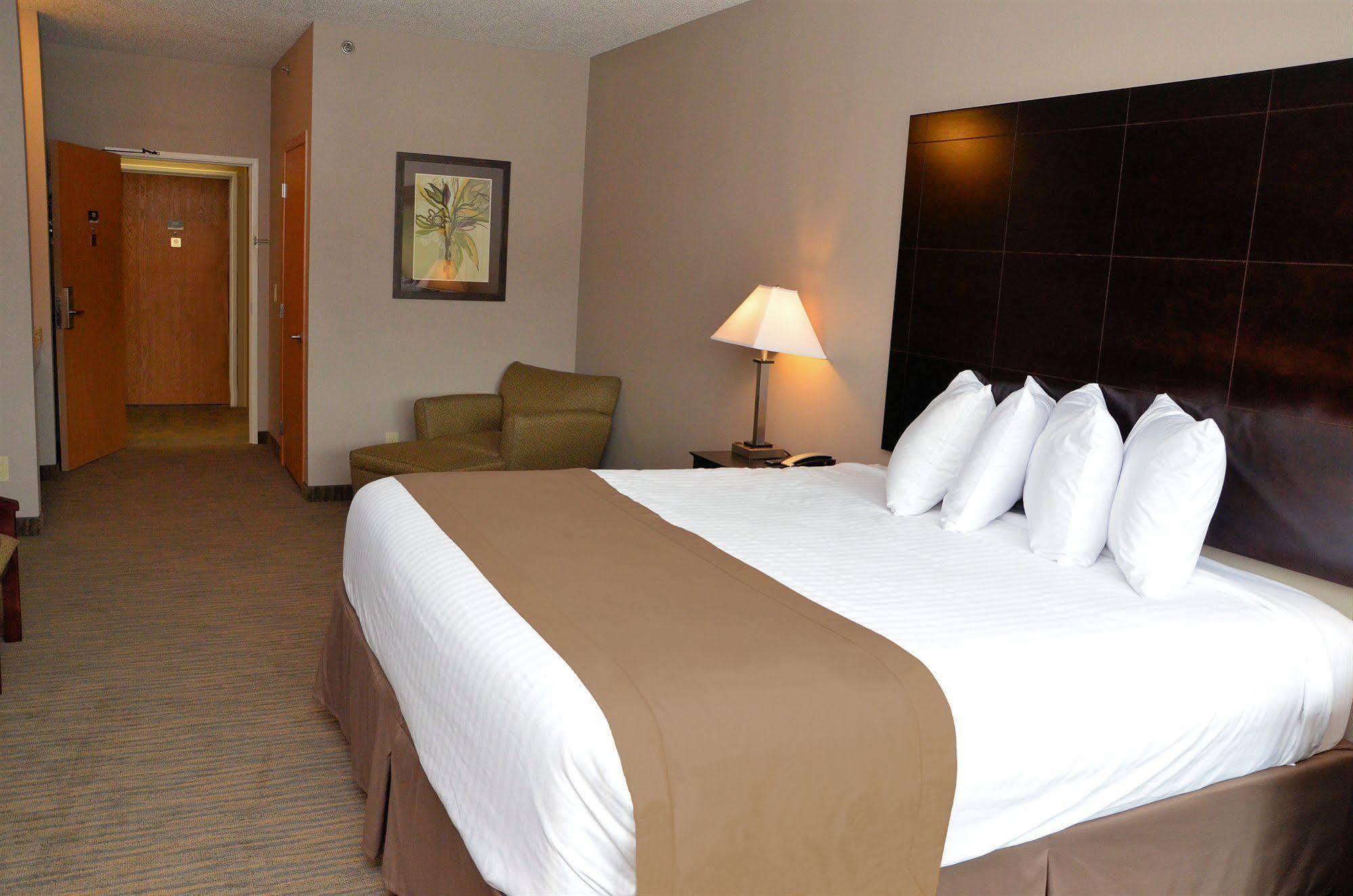 Qube Hotel - Polk City Extérieur photo