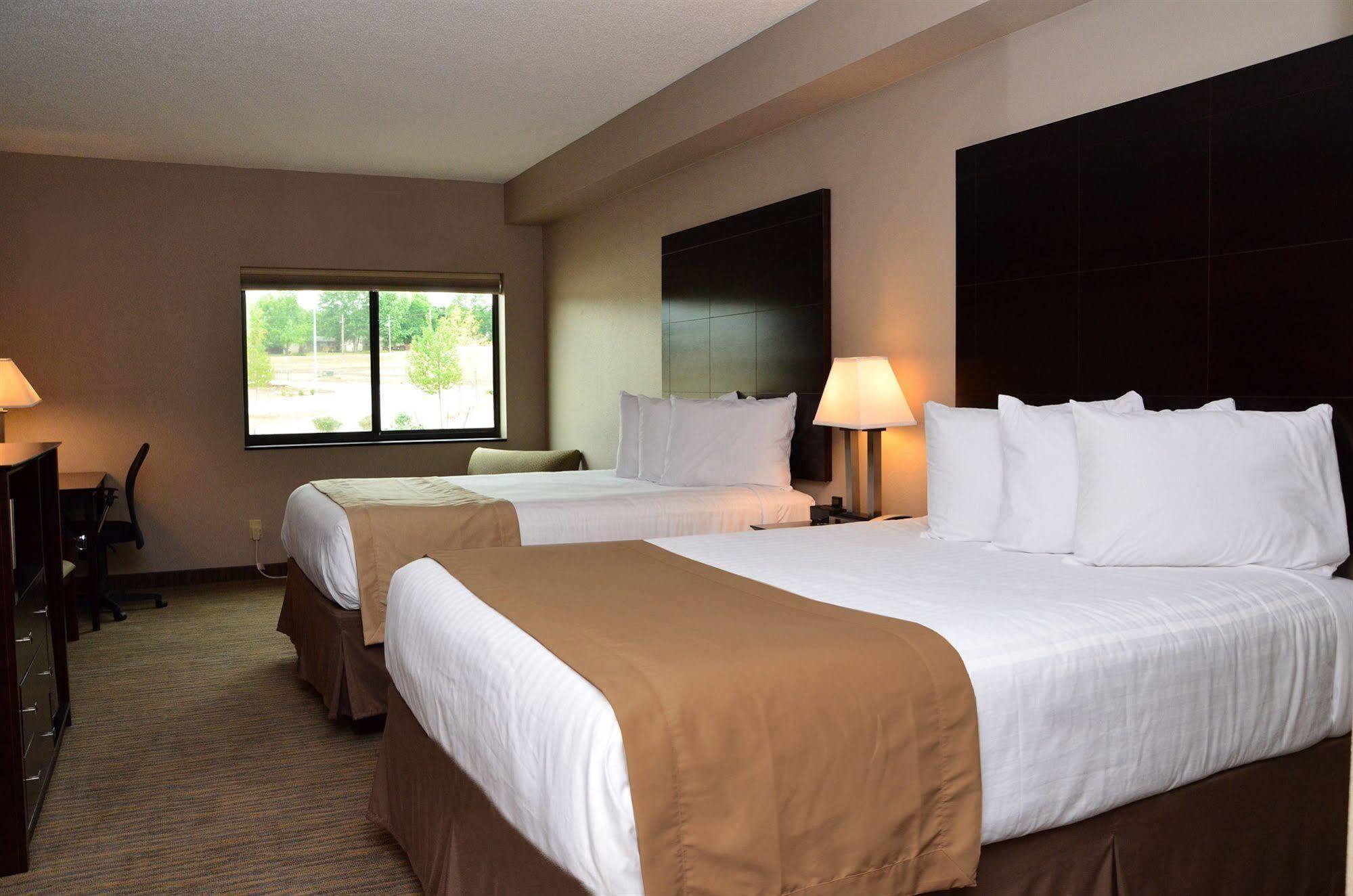 Qube Hotel - Polk City Extérieur photo