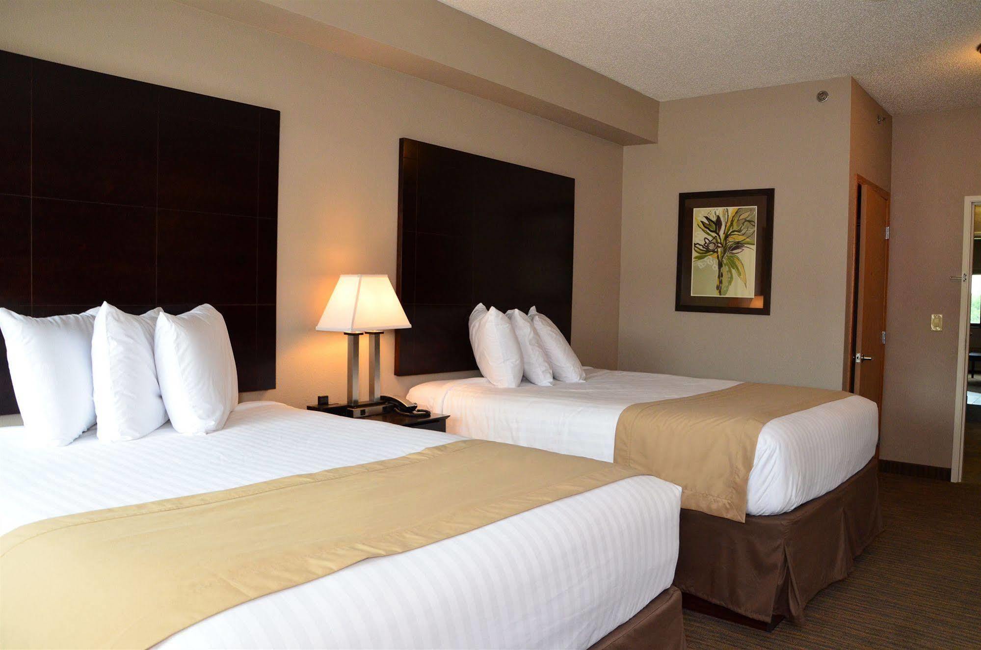 Qube Hotel - Polk City Extérieur photo